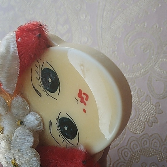 Vintage Red Haired Woman Brooch Pin - Picture 5 of 5